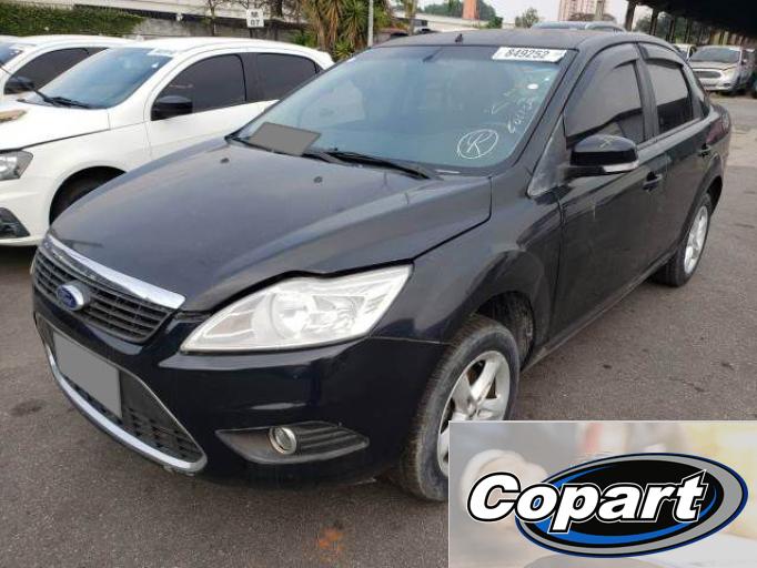 FORD FOCUS SEDAN 10/10